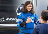 Una de las astronautas varadas en el espacio rompió el récord de caminata espacial