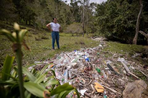 Las lideresas ambientales que luchan contra la basura y la minería en Tolima