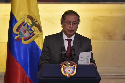 Los cuatro cuellos de botella que enredan la paz total de Petro