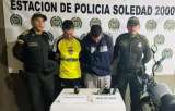 Capturan a dos hombres que amenazaban a conductor de bus con pistola en Soledad