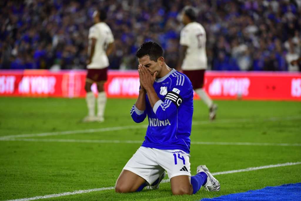David Mackalister Silva celebrando el 1-0 de Millonarios frente a Deportes Tolima en el estadio Nemesio Camacho El Campín de Bogotá.