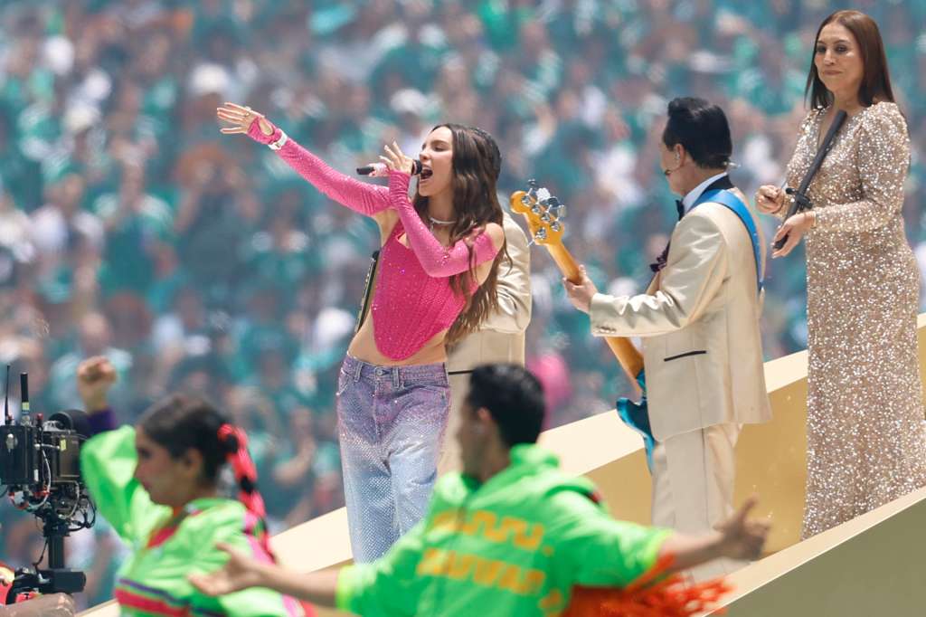 FOTOGALERÍA GR4215. CIUDAD DE MÉXICO (MÉXICO), 11/06/2026.- La cantante mexicana Belinda se presenta en la inauguración del Mundial de la FIFA 2026 este jueves, en el estadio Ciudad de México (México). EFE/ Sashenka Gutiérrez