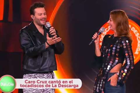 Carolina Cruz cantó con Gusi en el escenario de ‘La Descarga’: “impresionante”