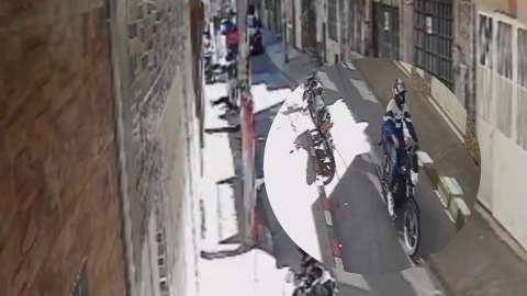 Joven se tiró desde la ventana para evitar que le robaran la moto: quedó en video