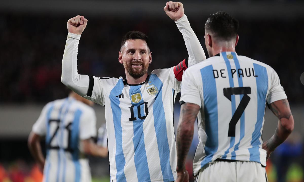 Lionel Messi y Rodrigo De Paul, campeones del mundo con Argentina de la Copa Mundial de la FIFA Catar 2022.