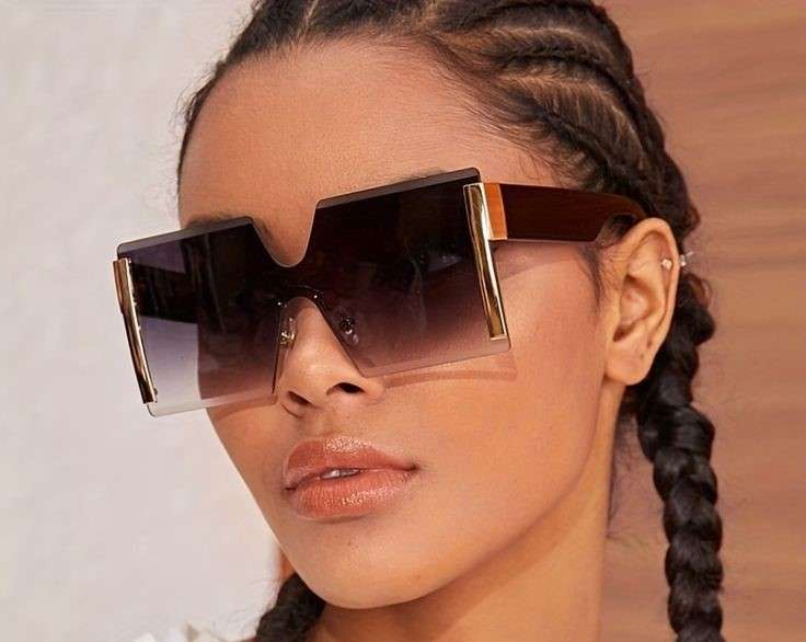 Este estilo de gafas combina la estética retro con un toque moderno, creando un look único y sofisticado.