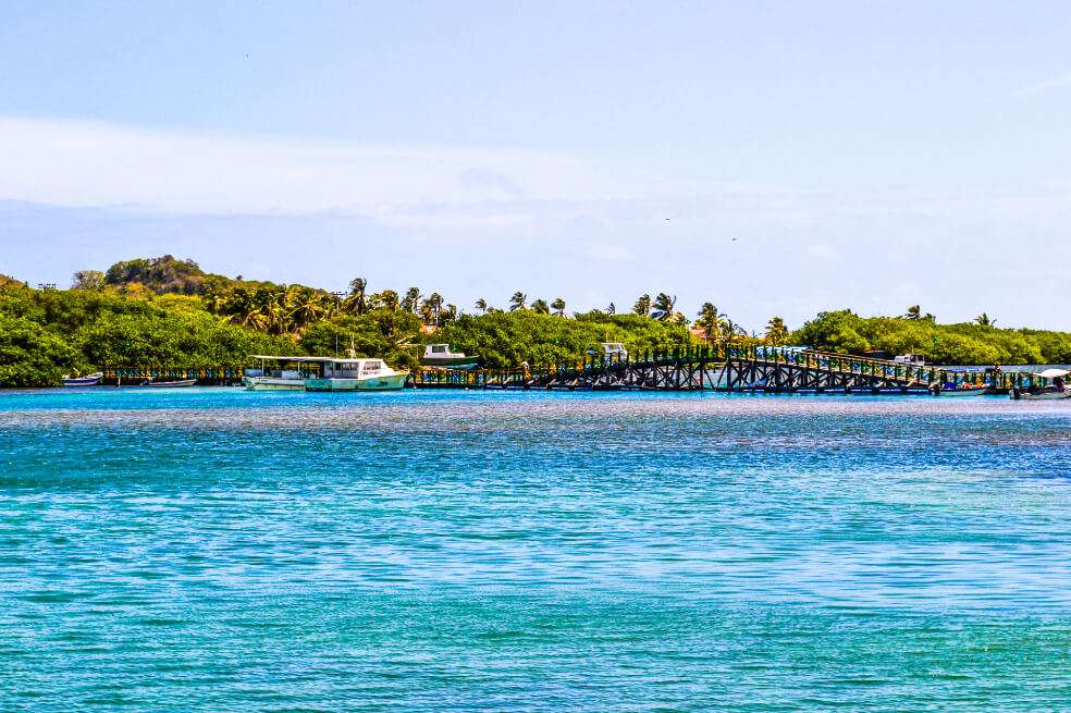 El Puente de los Enamorados une a las islas de Providencia y Santa Catalina. / Getty Images.