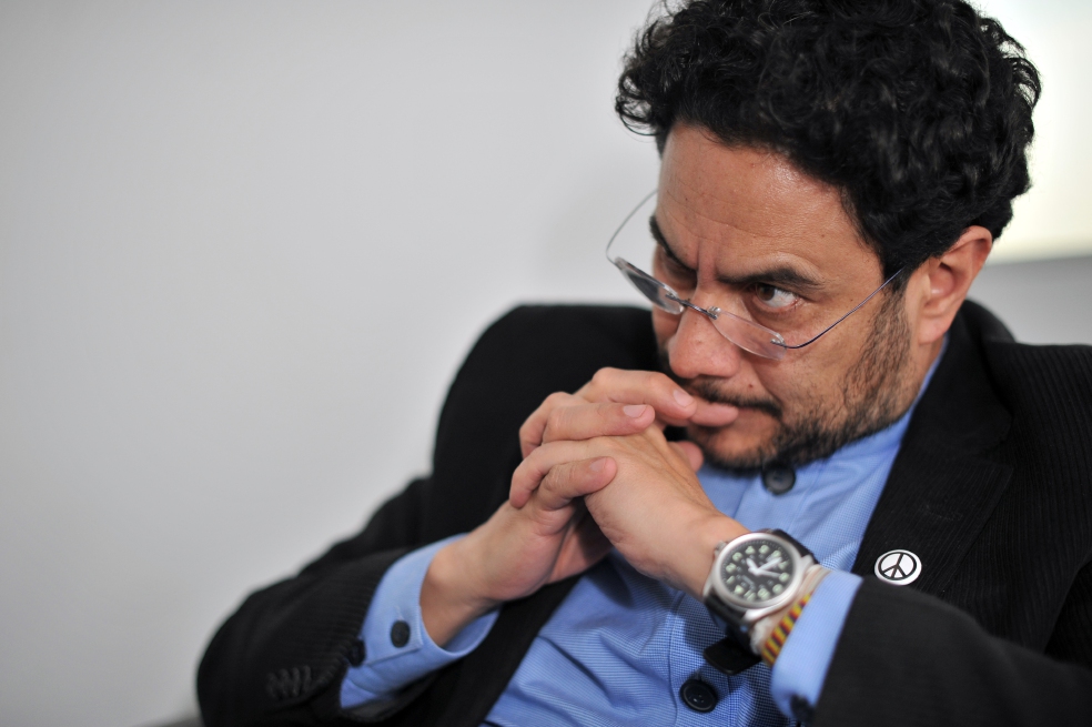 “El miedo al cambio tiene que ver con la pérdida de privilegios que se han adquirido durante décadas de violencia”, dice Cepeda sobre el Uribismo. / Luis Ángel