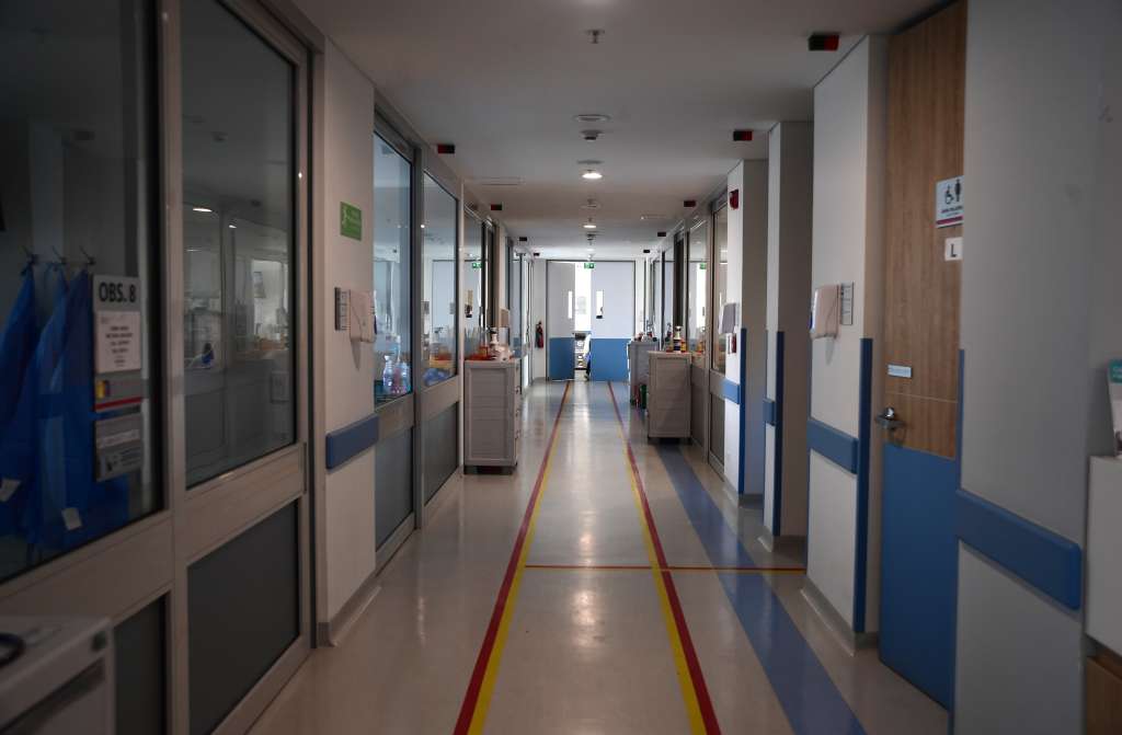 Sala de urgencias generales y de Covid-19 de esta clínica.