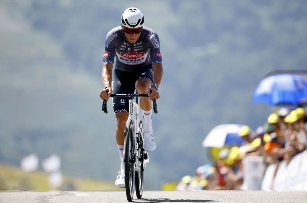 Peyragudes (France), 18/07/2025.- Dutch rider Mathieu Van Der Poel of Alpecin - Deceuninck team crosses the finish line in the 13th stage of the Tour de France cycling race, an Individual Time Trial (ITT) over 10.9km from Loudenvielle to Peyragudes, France, 18 July 2025. (Ciclismo, Francia) EFE/EPA/MARTIN DIVISEK