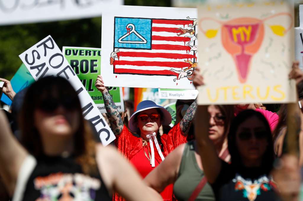 Los Angeles (United States), 14/05/2022.- Abortion rights supporters hold up signs during a rally outside of Los Angeles City Hall in Los Angeles, California, USA, 14 May 2022. Pro-abortion rights supporters are continuing to protest and call for a protection of access to abortion services after a leak earlier this month of a draft of a upcoming US Supreme Court ruling on an abortion case indicated the court was likely to overturn the long standing Roe v. Wade ruling which had protected a right to abortion in the US for fifty years. (Protestas, Estados Unidos) EFE/EPA/CAROLINE BREHMAN