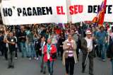 "No debemos, no pagamos": Madrid denuncia gestión de la crisis