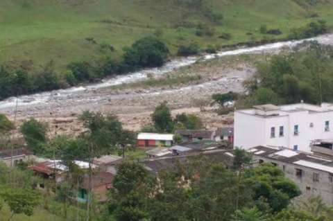 Avalancha en Nariño, Antioquia, se lleva una escuela y más de doce casas