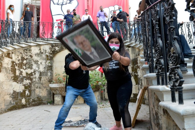 Lo que dejó el día de la ira en Beirut: edificios tomados, heridos y más rabia