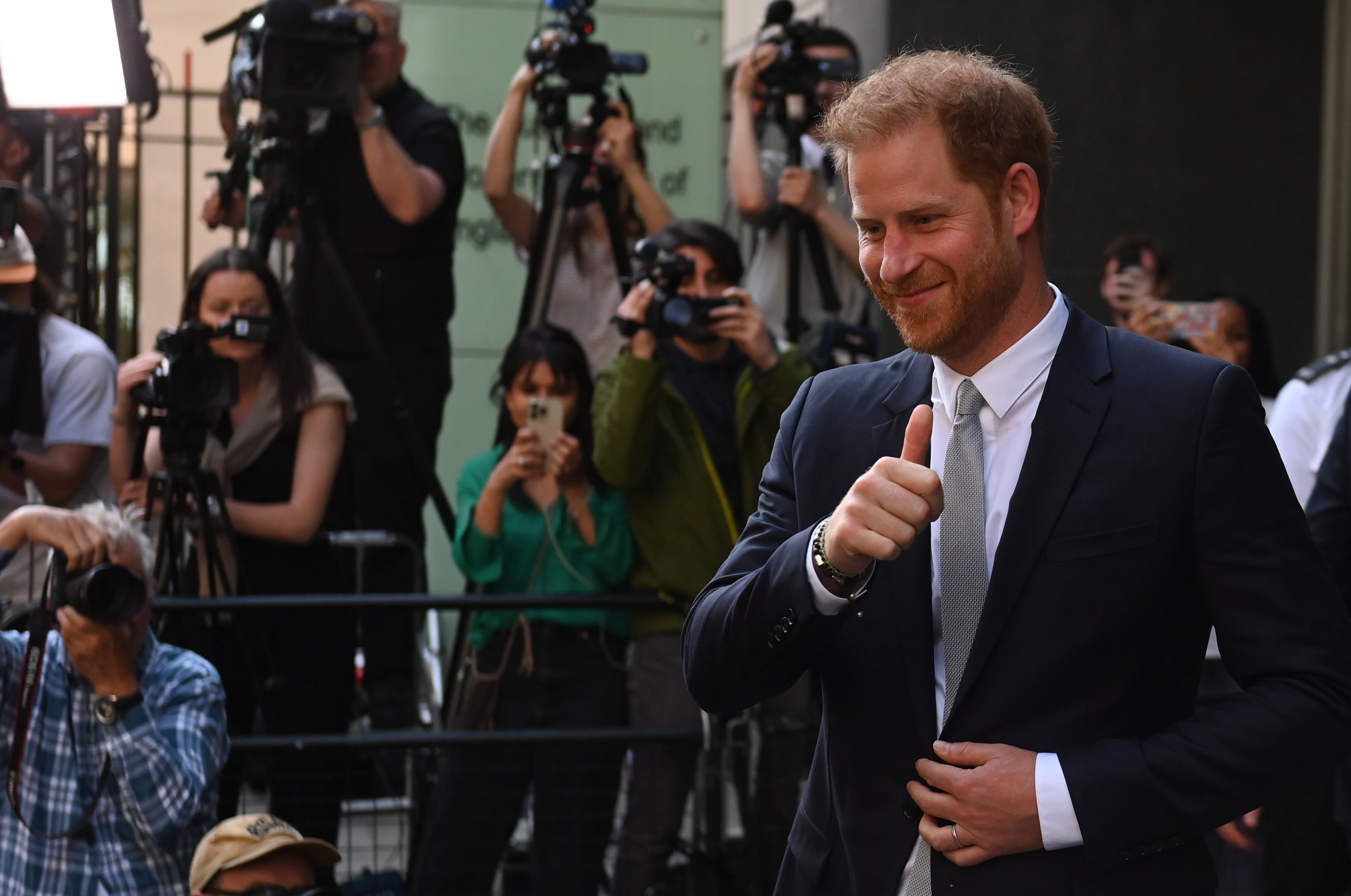 London (United Kingdom), 07/06/2023.- Britain's Prince Harry, Duke of Sussex departs the High Court in London, Britain, 07 June 2023. Prince Harry gave evidence over the phone hacking trial against the Mirror Group Newspapers. The youngest son of the British king is seeking damages against the Daily Mirror over unlawful information gathering through phone hacking. (Reino Unido, Londres) EFE/EPA/NEIL HALL