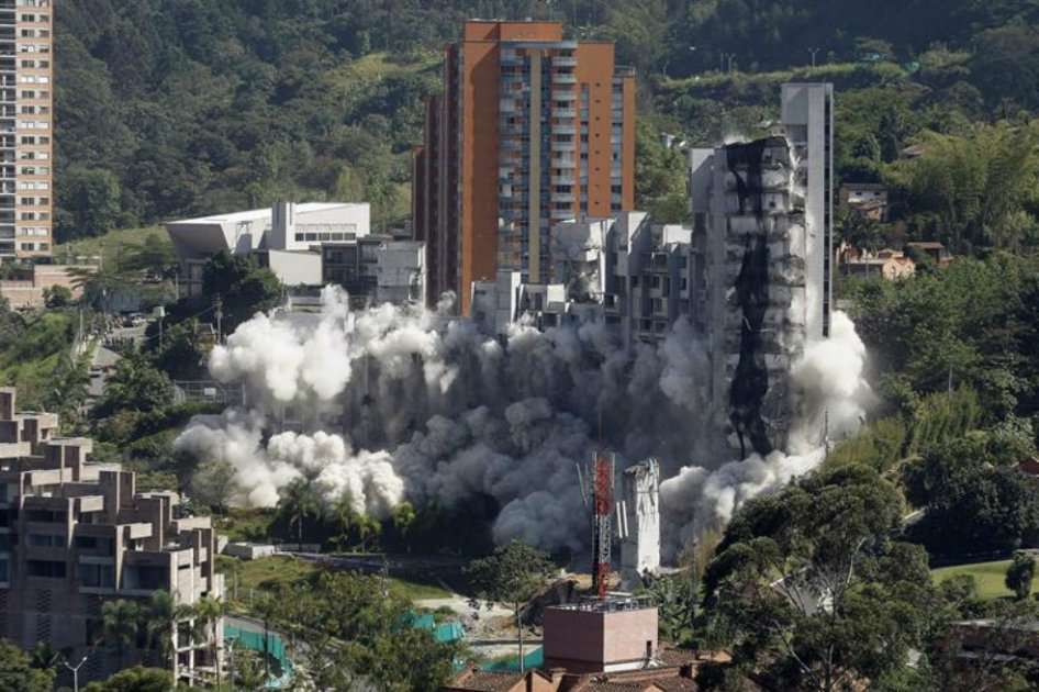 Demolición controlada de cuatro torres del conjunto residencial Space en Medellín