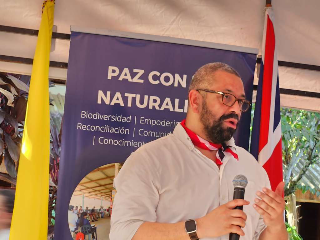 El ministro de Exteriores británico, James Cleverly, de visita en Guaviare. /Cortesía.