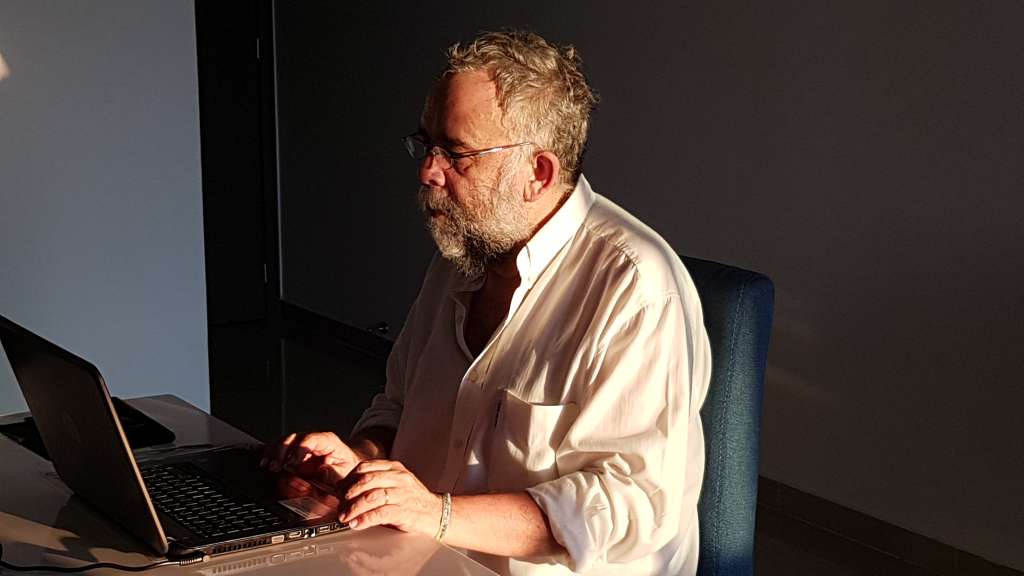 Juan Pablo Ferro, quien fue jefe de información del diario El Espectador entre finales de los años 80 y la década de los 90, escribe de esos tiempos que abrieron camino al desembarco de la tecnología, pero recalca que nunca antes el periodismo independiente tuvo tantas posibilidades de existir.