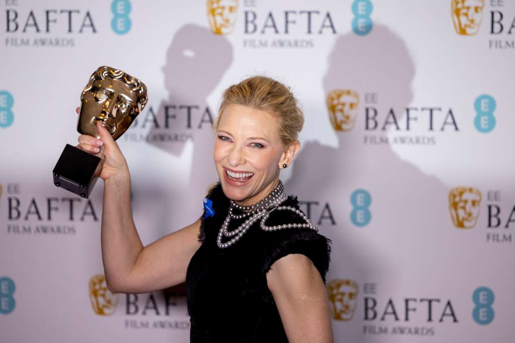London (United Kingdom), 19/02/2023.- Cate Blanchett, winner of the 'Best Actress Award' for 'Tar', poses in the press room of the 2023 EE BAFTA Film Awards ceremony at the Southbank Centre, in London, Britain, 19 February 2023. The event is hosted by the British Academy of Film and Television Arts (BAFTA). (Reino Unido, Londres) EFE/EPA/TOLGA AKMEN *** Local Caption *** TEST CAPTION