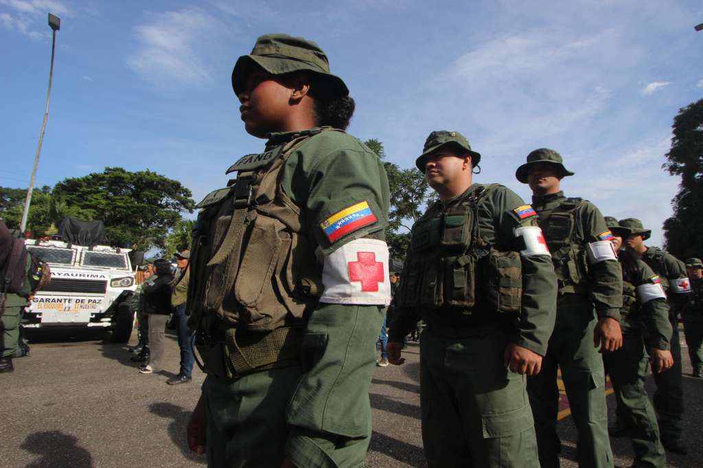 Venezolanos participan de entrenamientos militares en San Cristobal, Táchira.