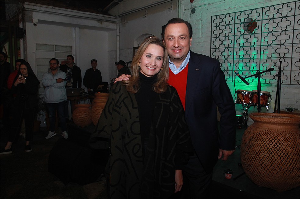 Inés María Zabaraín y Jorge Alfredo Vargas en el debut de su hija como cantante.