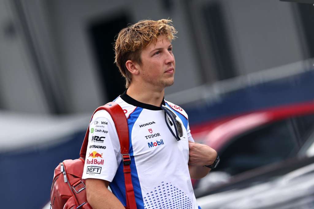 SPIELBERG (Austria), 27/06/2025.- RB driver Liam Lawson of New Zealand arrives at the Formula 1 Austrian Grand Prix in Spielberg, Austria, 27 June 2025. The 2025 Formula 1 Austrian Grand Prix is held at the Red Bull Ring racetrack on 29 June 2025. (Fórmula Uno, Nueva Zelanda) EFE/EPA/ANNA SZILAGYI