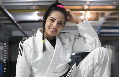 Luchadora de artes marciales reduce a golpes a ladrón que intentó robarla en Brasil