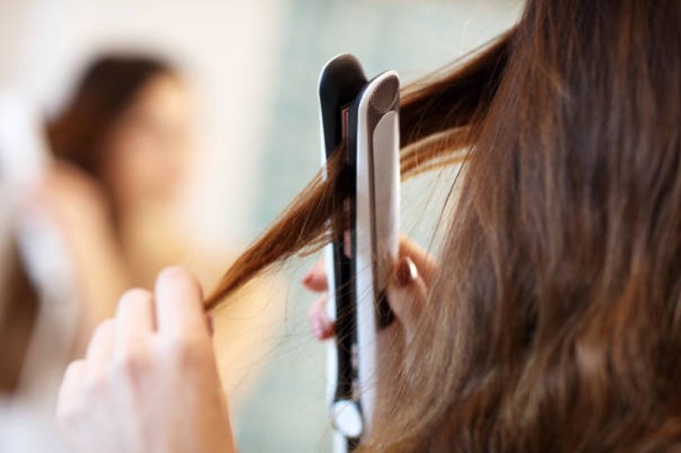 La razón por la que la FDA prohibiría algunos productos para alisar el cabello