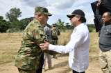 Petro y comitiva llegan a la vía Quibdó-Medellín para tomar medidas de urgencia