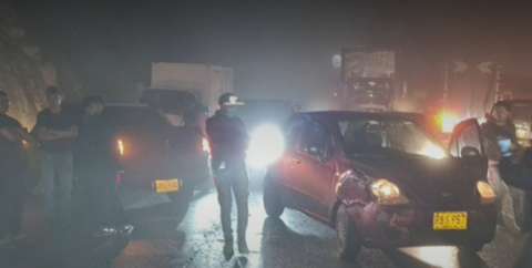 Choque múltiple en vía de Soacha dejó 16 vehículos afectados