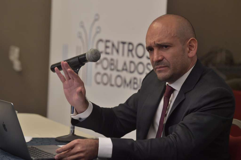 Representante legal de Centros Poblados, contratista envuelto en la polémica por las presuntas garantías falsas y otras denuncias en relación con un contrato suscrito con el Mintic para la conexión y la operación de internet en más de 7.000 escuelas rurales.