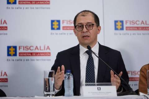 Ordenan retirar las placas del exfiscal Francisco Barbosa que exaltaban su gestión