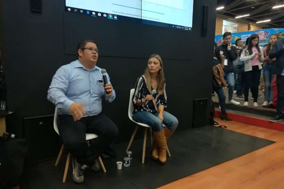 Alexánder Marín y Marcela Osorio presentan la investigación. / El Espectador