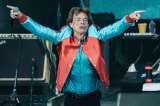 Del escenario a la pantalla: Las leyendas del rock que también brillaron en el cine