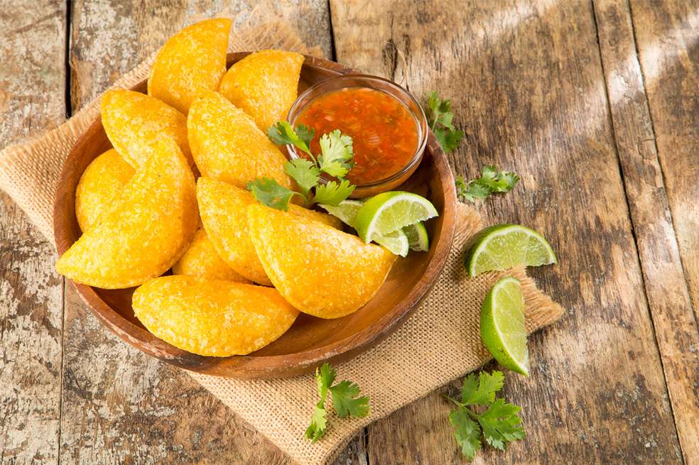 Empanada colombiana. Empanada de pollo