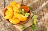 Empanada colombiana: receta para preparar una empanada de pollo