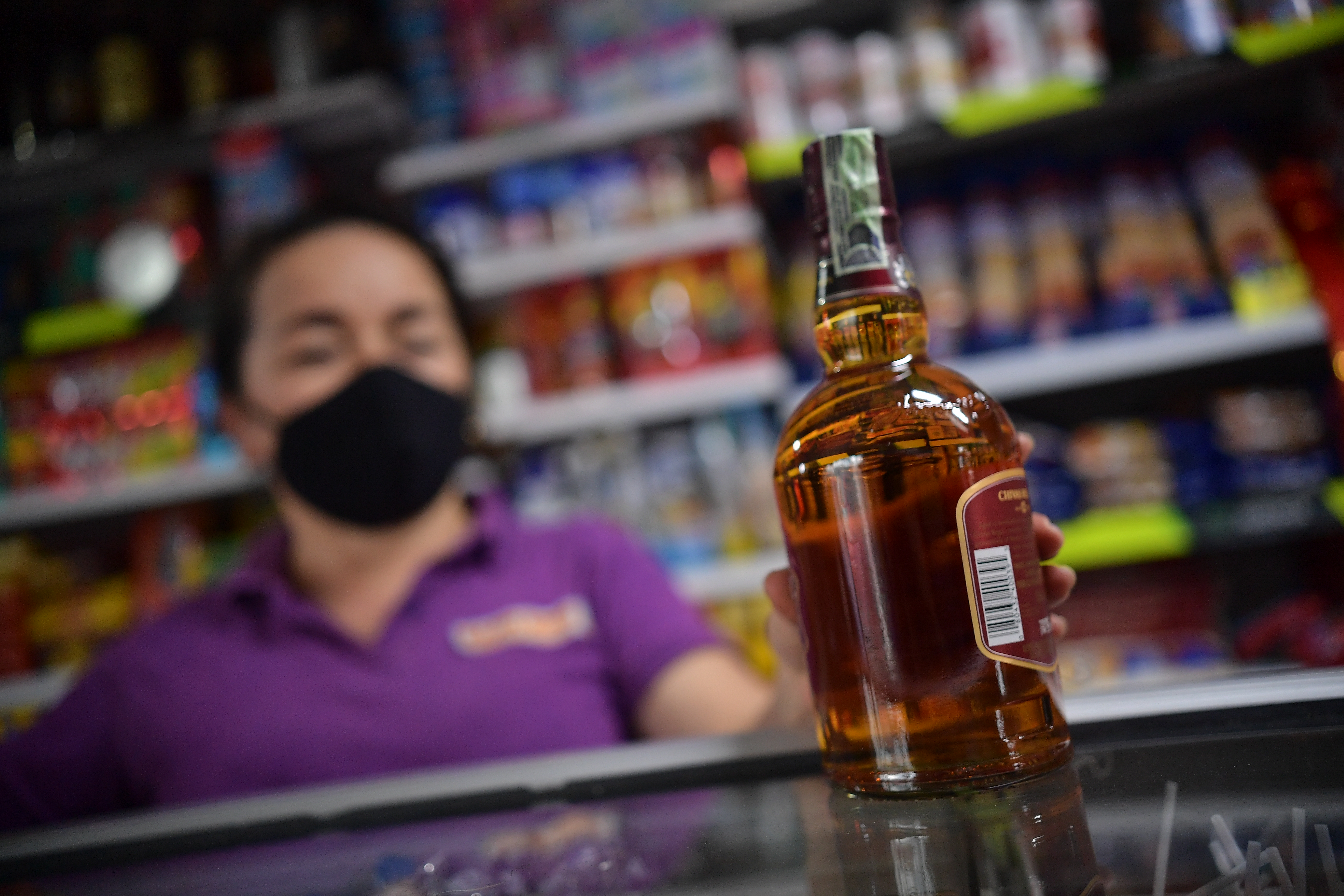 Aspectos de botellas de alcohol cuya venta no esta permitida durante la ley seca por el Covid – 19