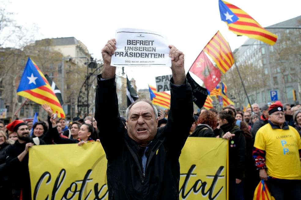Las calles en Cataluña vuelven a protestar. La tensión sube. / AFP