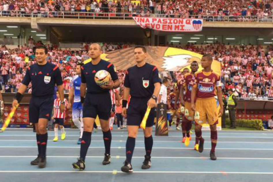 Salida de Júnior vs. Tolima, uno de los clásicos jugados en la jornada 18 de la Liga Águila. Ambos equipos clasificaron a octavos en la Copa. Foto: Junior