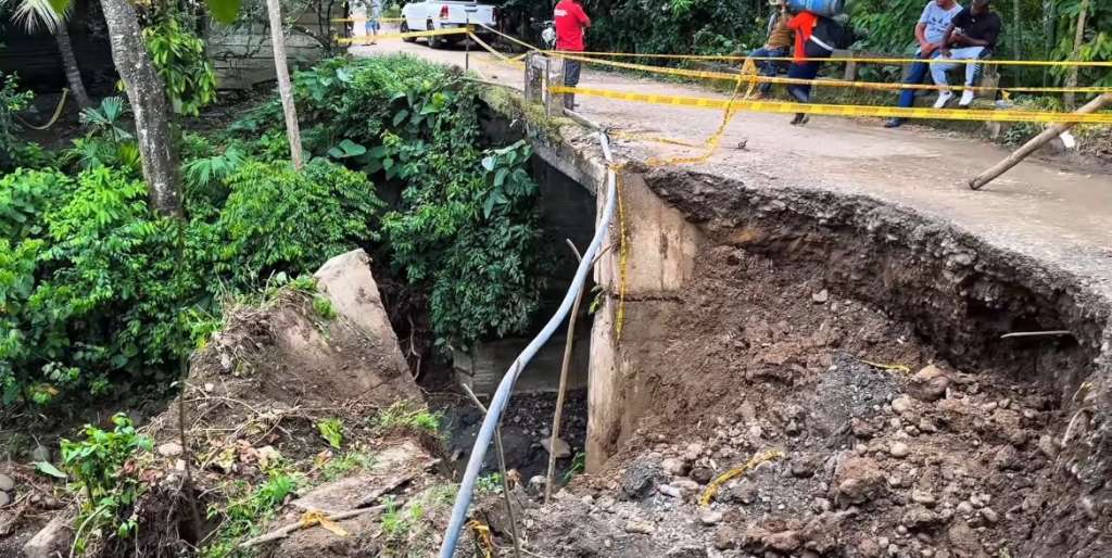 Tras una semana de trabajos, la vía fue cerrada nuevamente por el colapso del puente en la vereda La Balsa.