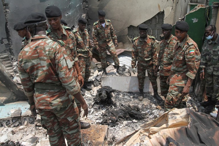 Explosión en Guinea Ecuatorial deja 98 muertos