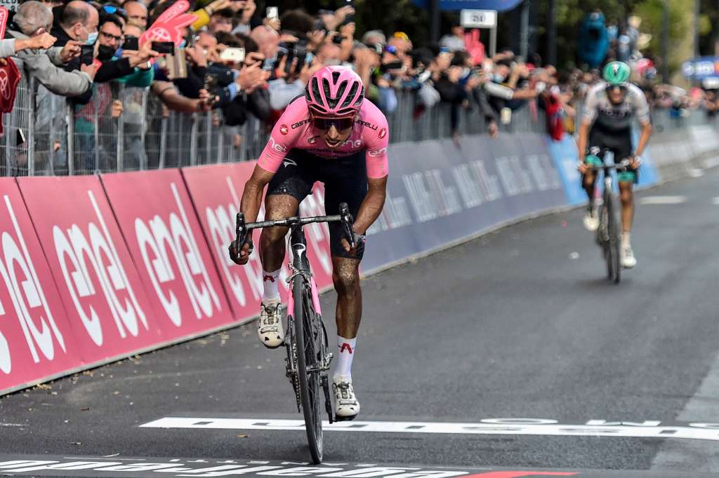 El ciclista colombiano Egan Bernal, sólido líder del Giro de Italia 2021. / AFP