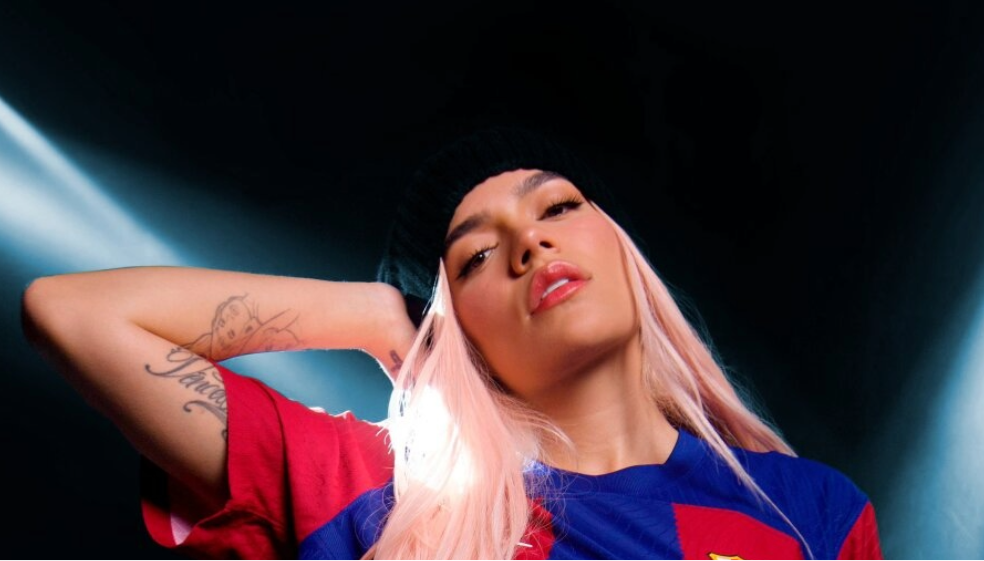 Karol G hace historia: su nombre estará en las camisetas de famoso equipo de fútbol