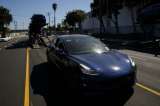 Tesla retrasará lanzamiento de modo piloto automático