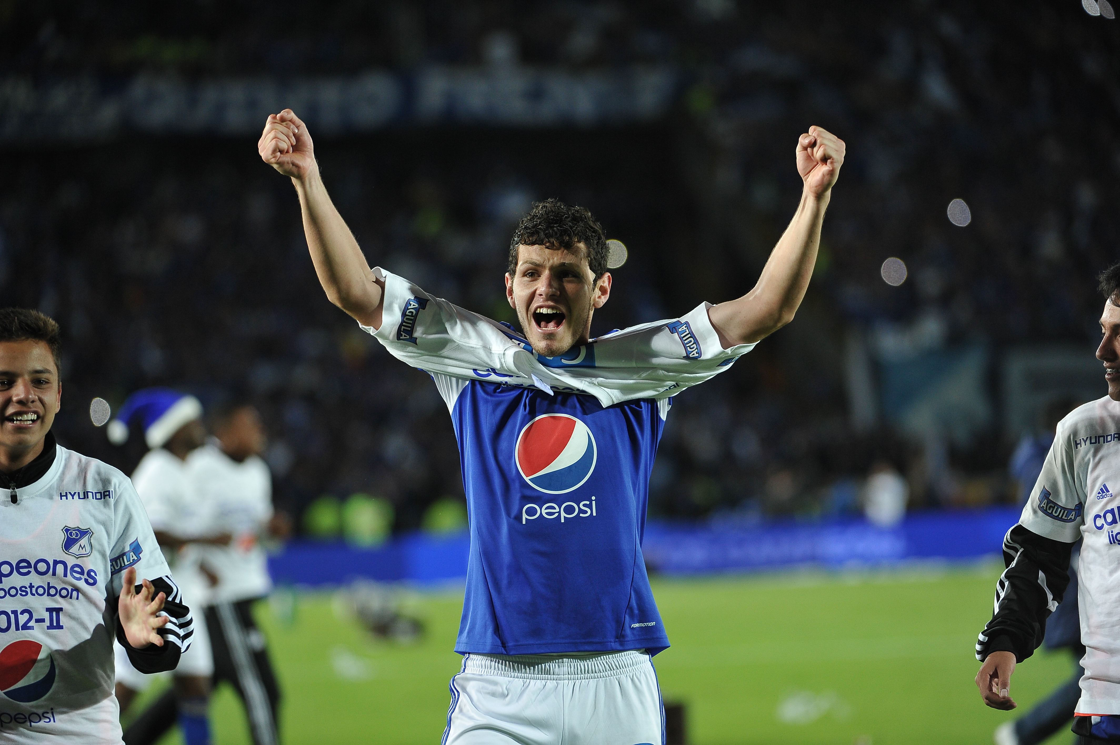 Futbolista colombiano, defensa de Millonarios, en el partido de vuelta ante Independiente Medellín por la final de la Liga Postobón II-2012.