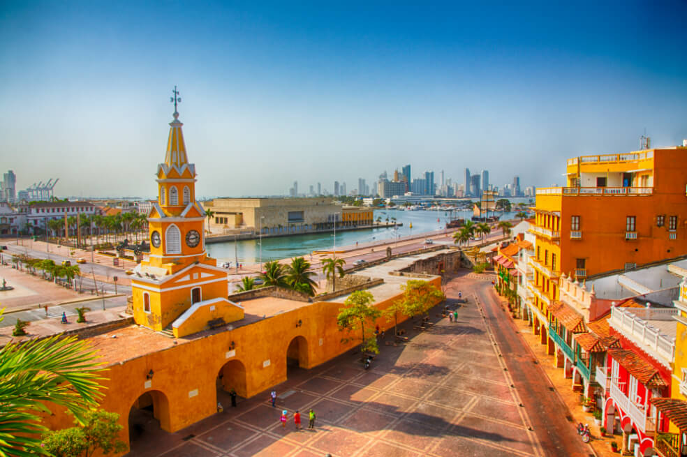 El 14 de enero 1533, Pedro Heredia, con un ejército conformado por 300 hombres, tomó Cartagena y estableció la fundación de la ciudad. 278 años después el pueblo de Cartagena firmó su acta de independencia.