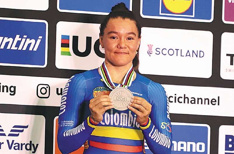 Martha Bayona, medallista mundial de ciclismo de pista.