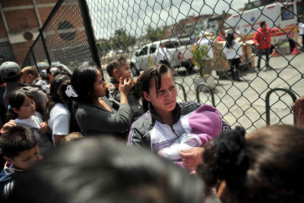A las 11:00 a.m., los manifestantes recibieron el primer refrigerio del día. Entre la población hay niños, personas discapacitadas y mujeres embarazadas. / Andrés Torres