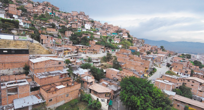 La Comuna 13, en Medellín, amaneció ayer con un despliegue militar que busca poner freno a la ola de violencia en la zona. / Archivo El Espectador