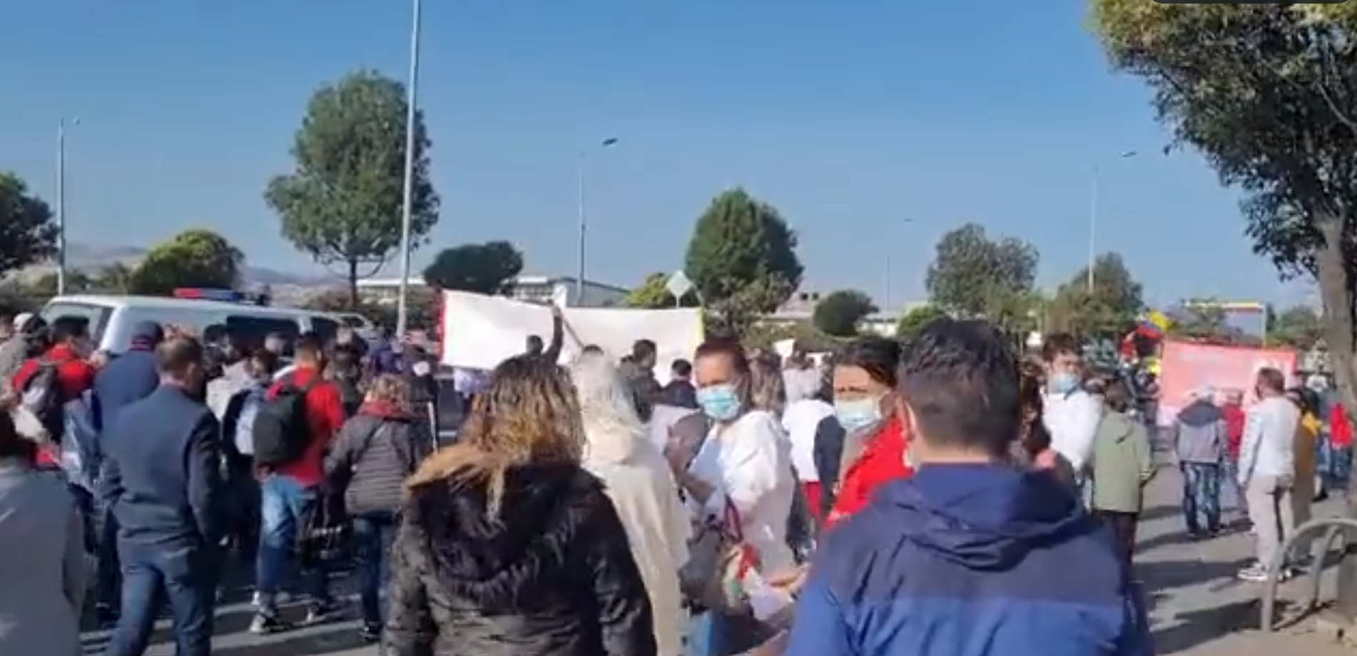 Cabe mencionar que su descontento surge de que en el sector de La Alquería se pretende aumentar el tamaño de los andenes en 4,5 metros aproximadamente por ambos costados